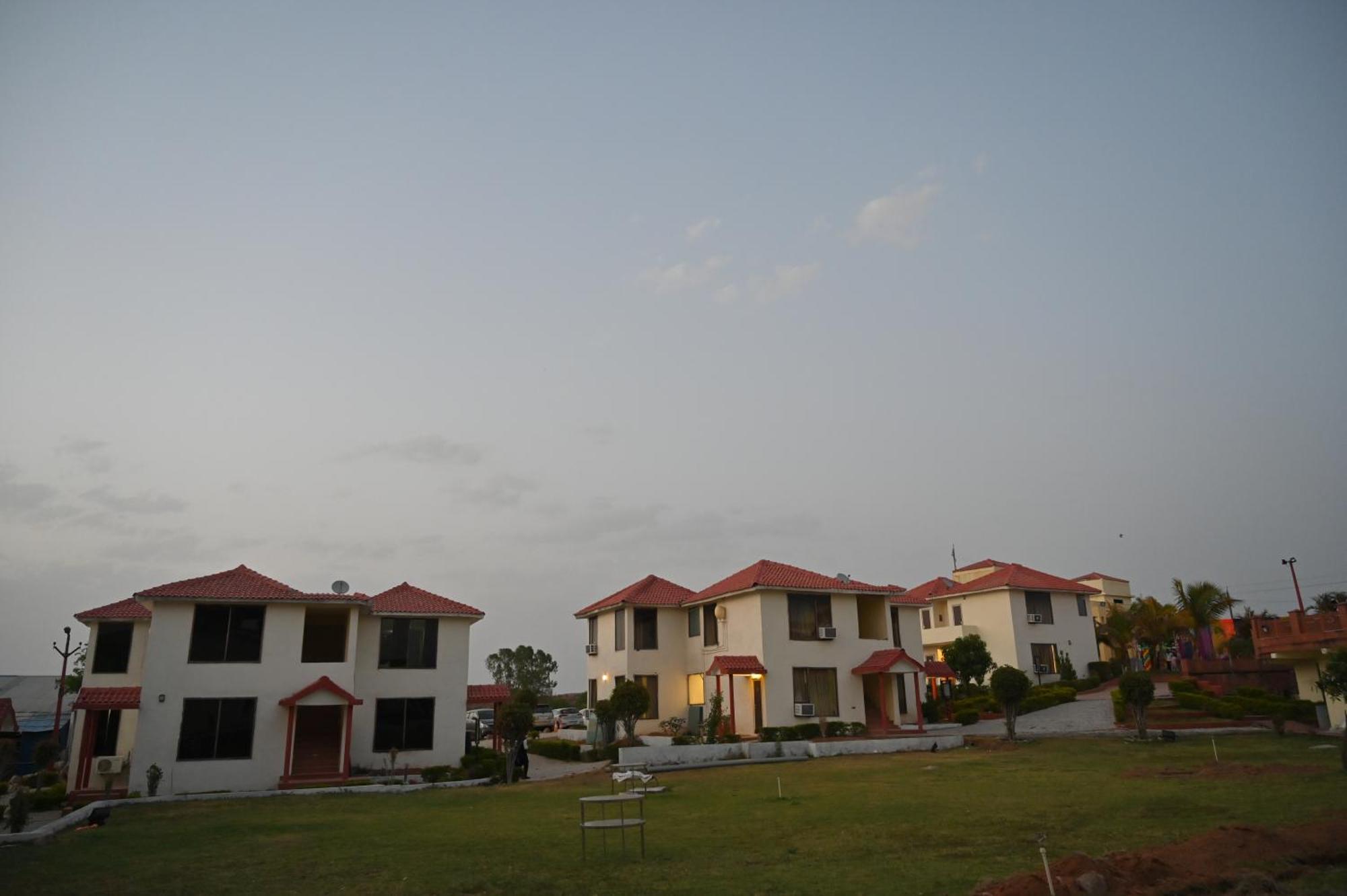 Orchha Club And Resort - Ocr Exterior photo